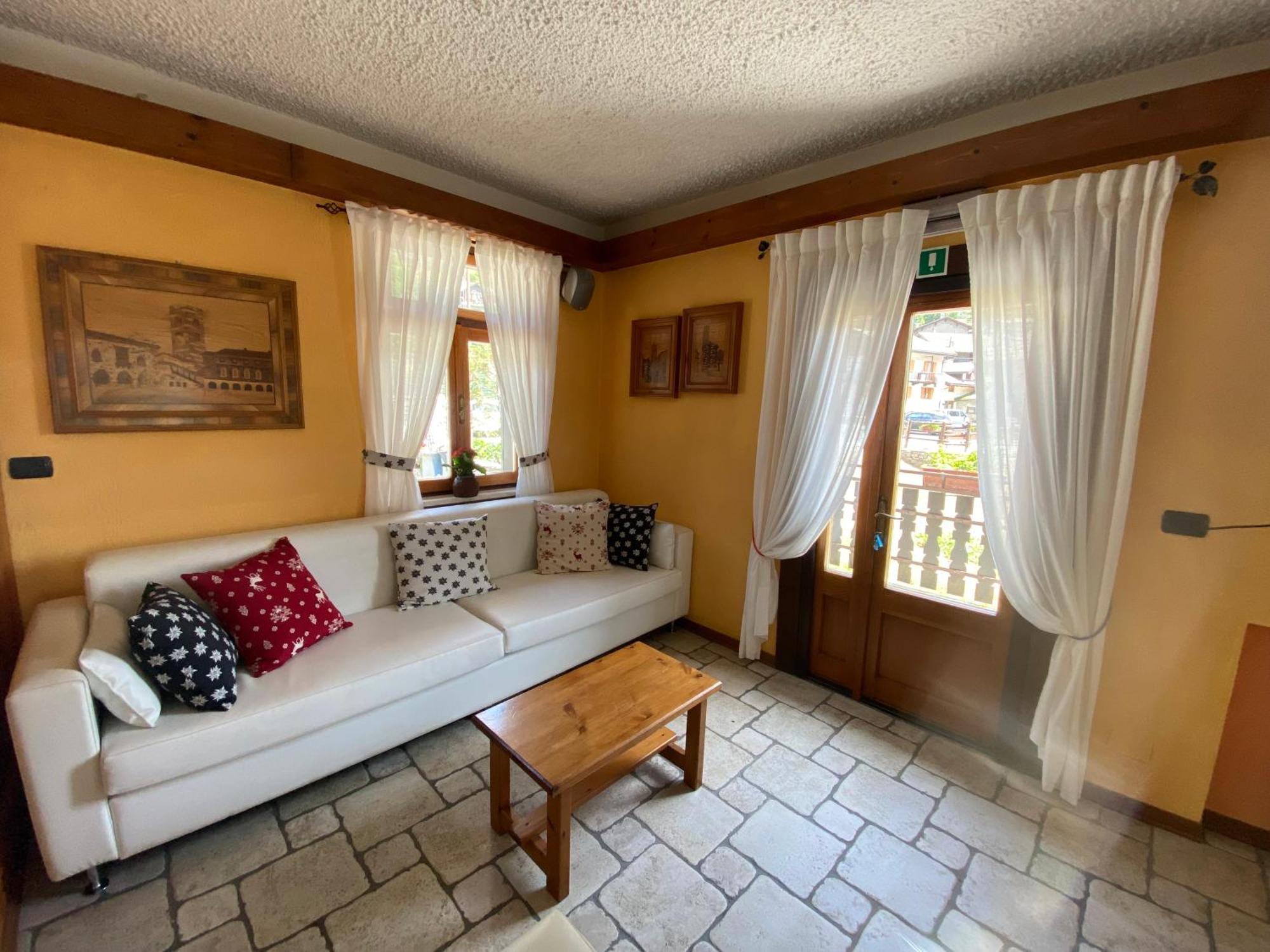 Hotel Col Serena Etroubles Bagian luar foto